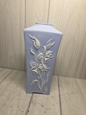 Vintage Made In Russia Art Deco Blue Vase White Raised Flowers Jasperware 10"